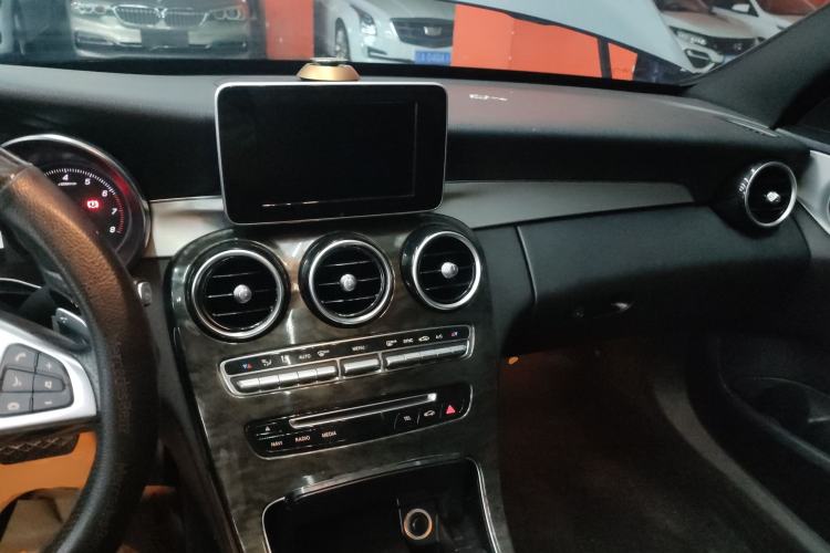 Used Mercedes-Benz C-Class 2018 C 200 Sport Edition Center Console