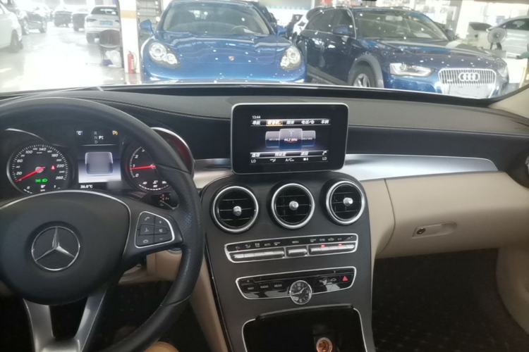 Used Mercedes-Benz C-Class 2018 C 200 L Sport Edition Center Console