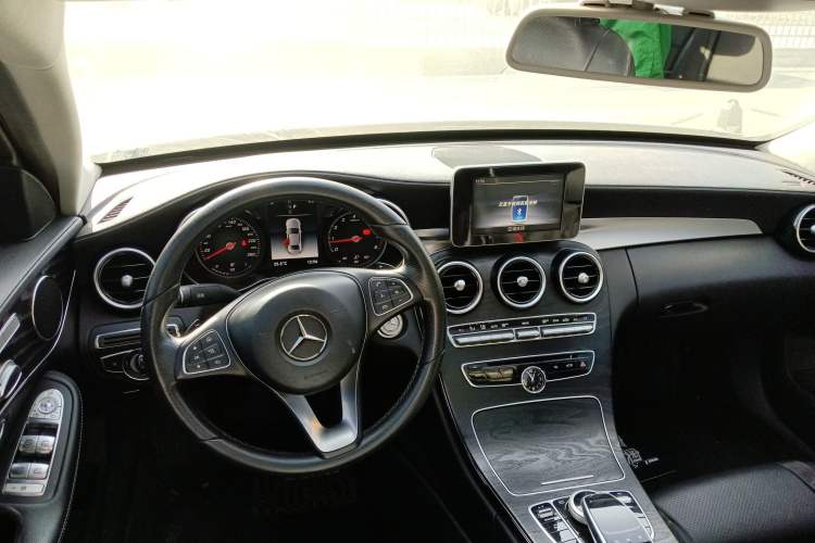 Used Mercedes-Benz C-Class 2018 C 200 L Sport Edition Center Console
