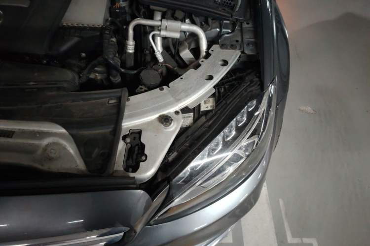 Used Mercedes-Benz C-Class 2018 C 180 L Fashion Edition Sport Version Engine Bay Left