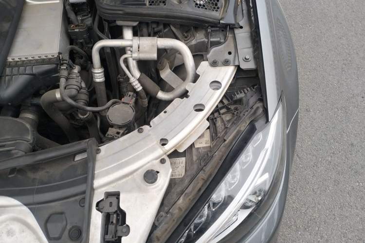 Used Mercedes-Benz C-Class 2018 C 200 Coupe Engine Bay Left