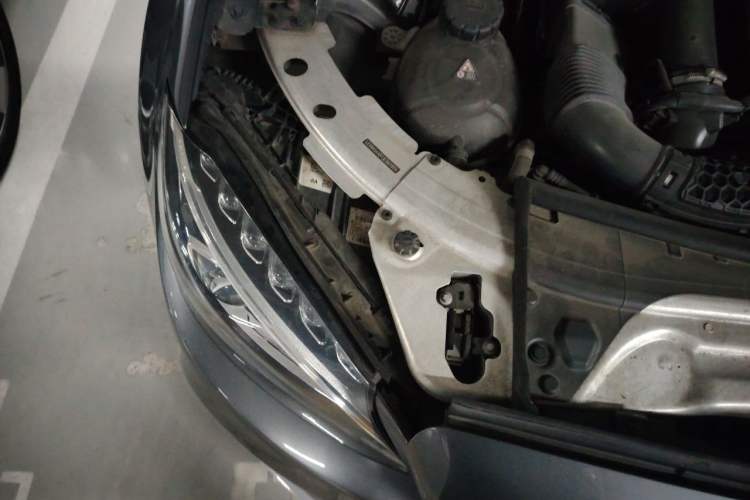 Used Mercedes-Benz C-Class 2018 C 180 L Fashion Edition Sport Version Engine Bay Right