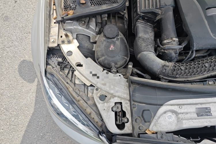 Used Mercedes-Benz C-Class 2018 C 200 L Sport Edition Engine Bay Right