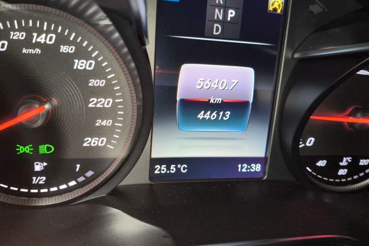 Used Mercedes-Benz C-Class 2018 C 200 L Sport Edition Odometer Close Up