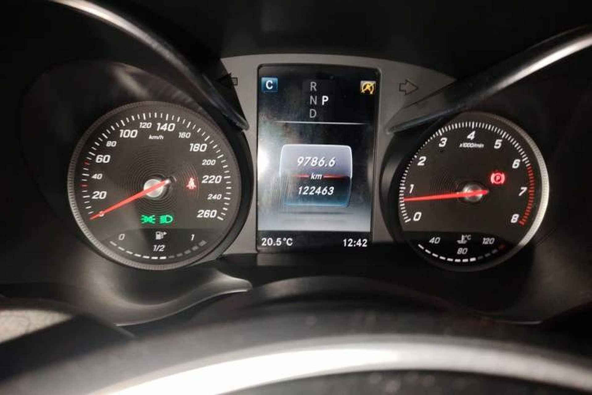 Used Mercedes-Benz C-Class 2018 C 180 L Fashion Edition Sport Version Odometer Close Up
