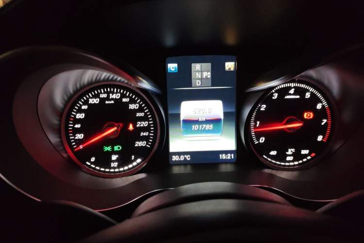 Used Mercedes-Benz C-Class 2018 C 200 L Sport Edition Odometer Close Up