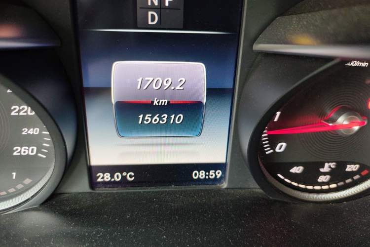 Used Mercedes-Benz C-Class 2018 C 200 L Sport Edition Odometer Close Up