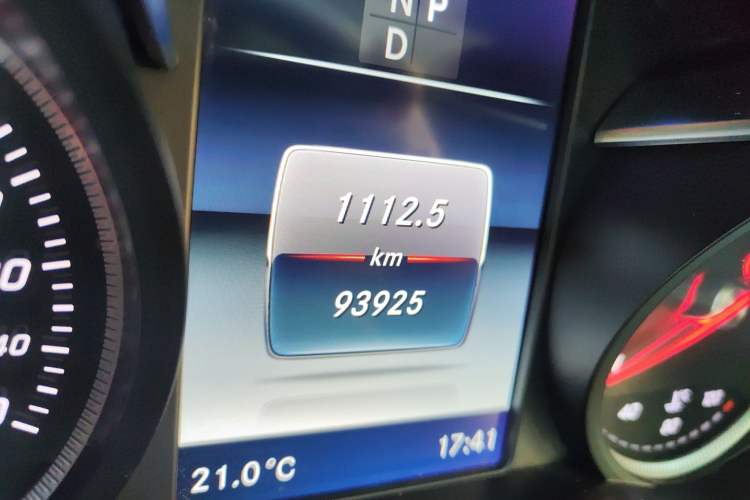 Used Mercedes-Benz C-Class 2018 C 200 Estate Odometer Close Up