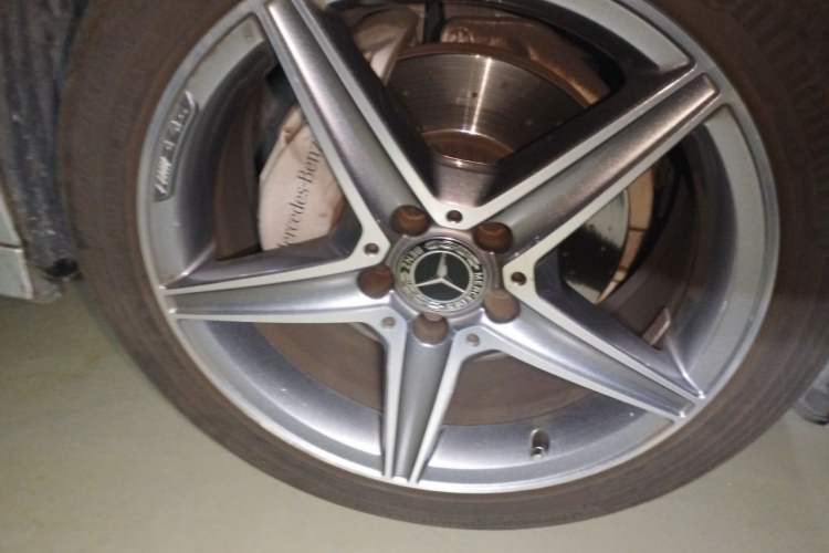 Used Mercedes-Benz C-Class 2018 C 200 Estate Right Front Wheel Hub