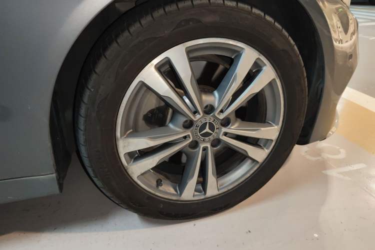 Used Mercedes-Benz C-Class 2018 C 200 L Sport Edition Right Front Wheel Hub