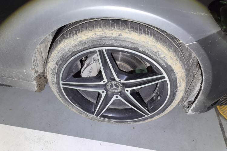 Used Mercedes-Benz C-Class 2018 C 200 Coupe Right Front Wheel Hub