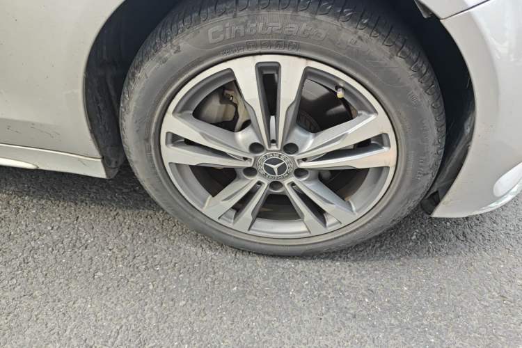 Used Mercedes-Benz C-Class 2018 C 200 L Sport Edition Right Front Wheel Hub
