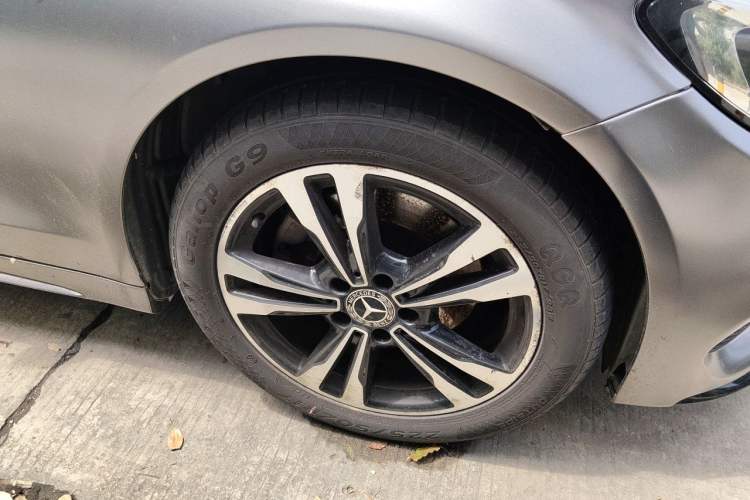 Used Mercedes-Benz C-Class 2018 C 200 Sport Edition Right Front Wheel Hub
