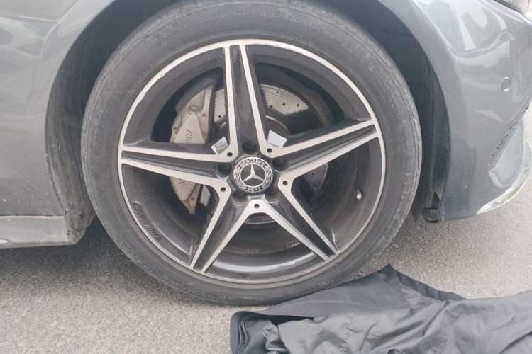 Used Mercedes-Benz C-Class 2018 C 200 Coupe Right Front Wheel Hub
