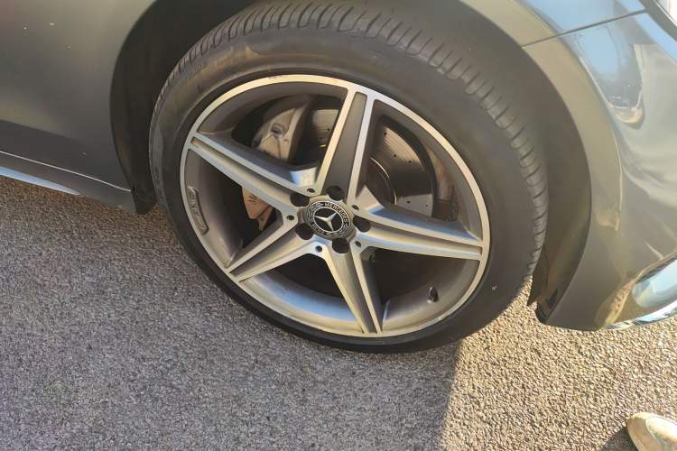 Used Mercedes-Benz C-Class 2018 C 200 Estate Right Front Wheel Hub