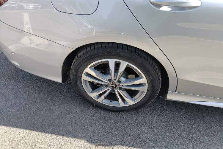 Used Mercedes-Benz C-Class 2018 C 200 L Sport Edition Right Rear Wheel Hub