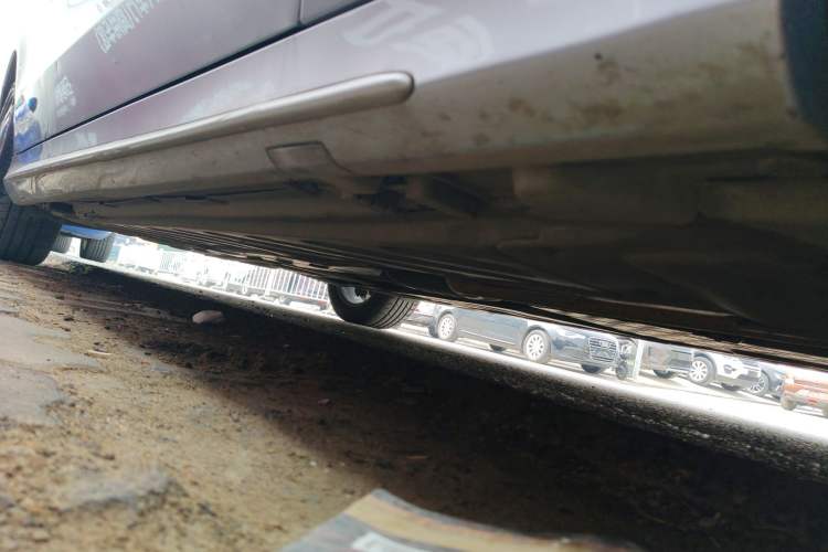 Used Mercedes-Benz C-Class 2018 C 200 L Sport Edition Right Side Sill