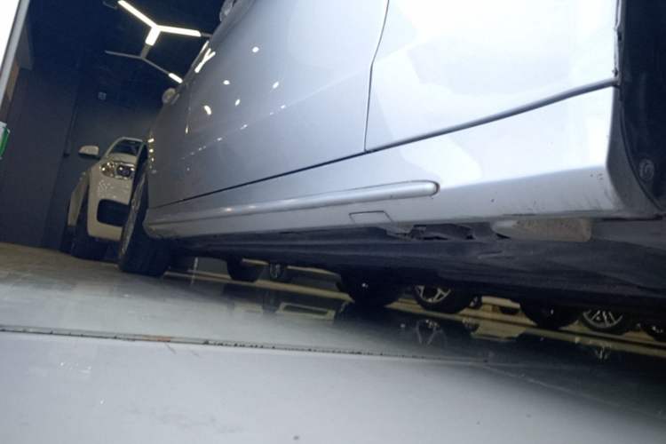 Used Mercedes-Benz C-Class 2018 C 200 L Sport Edition Right Side Sill