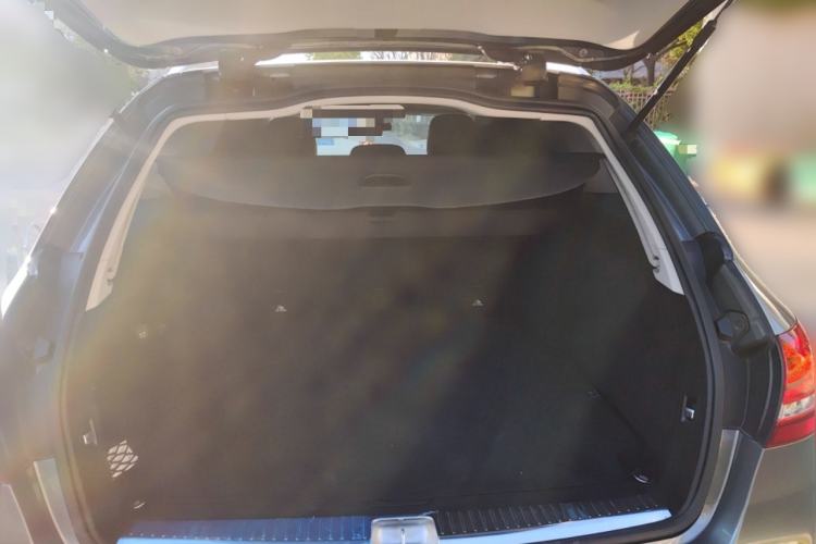 Used Mercedes-Benz C-Class 2018 C 200 Estate Trunk