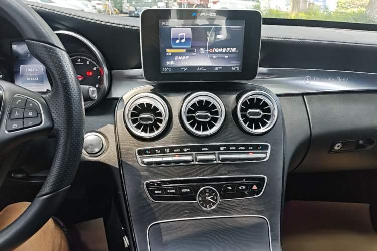 Used Mercedes-Benz C-Class 2018 C 180 L Fashion Edition Sport Version Audio And AC Panel