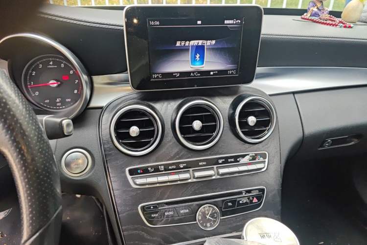 Used Mercedes-Benz C-Class 2018 C 200 L Sport Edition Audio And AC Panel