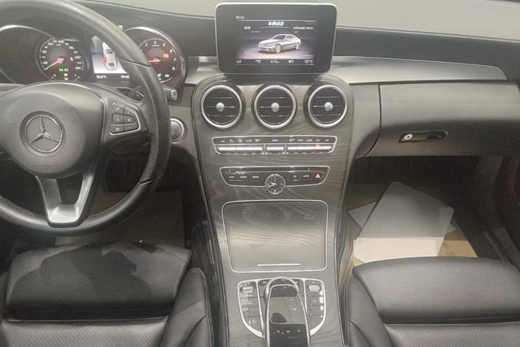 Used Mercedes-Benz C-Class 2018 C 180 L Fashion Edition Sport Version Audio And AC Panel