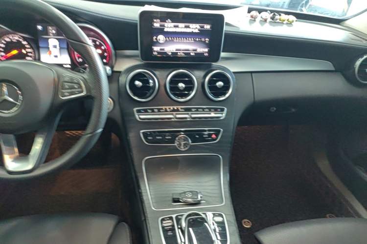 Used Mercedes-Benz C-Class 2018 C 180 L Fashion Edition Sport Version Audio And AC Panel