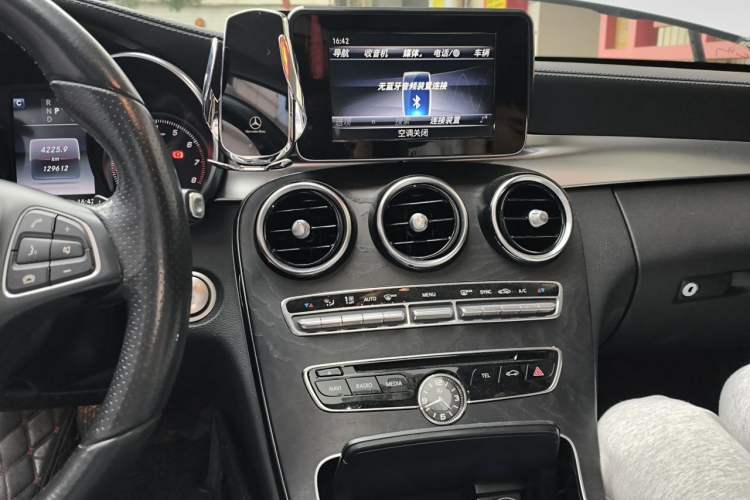 Used Mercedes-Benz C-Class 2018 C 200 L Audio And AC Panel