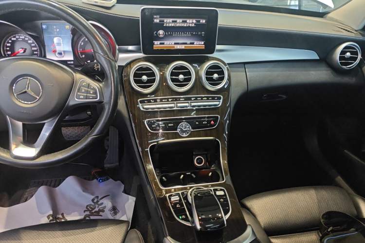 Used Mercedes-Benz C-Class 2018 C 200 L Audio And AC Panel
