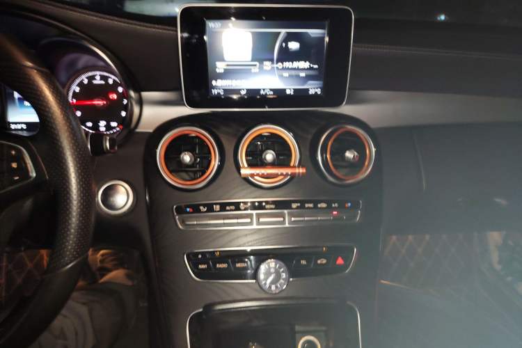 Used Mercedes-Benz C-Class 2018 C 180 L Fashion Edition Sport Version Audio And AC Panel