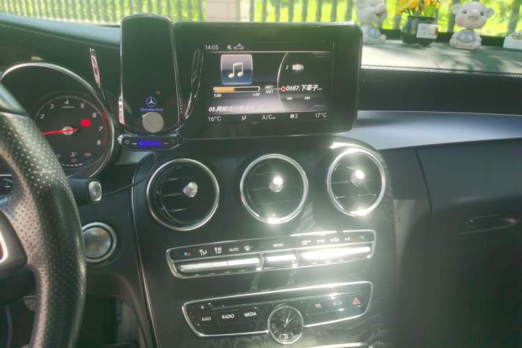 Used Mercedes-Benz C-Class 2018 C 180 L Fashion Edition Sport Version Audio And AC Panel