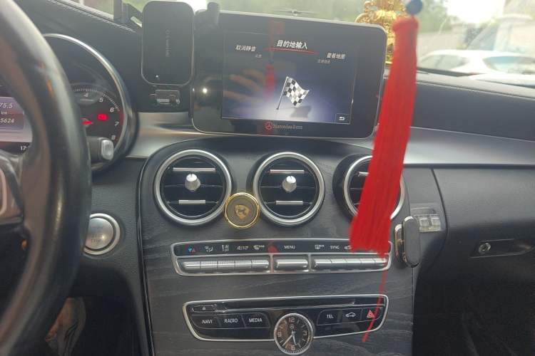 Used Mercedes-Benz C-Class 2018 C 180 L Fashion Edition Sport Version Audio And AC Panel