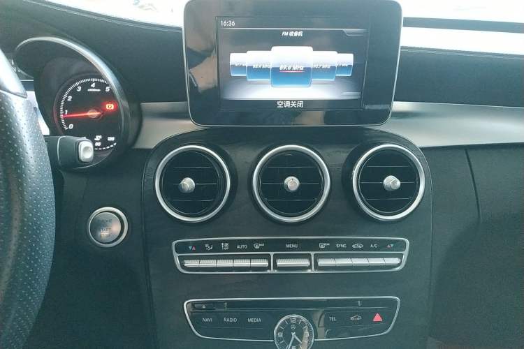 Used Mercedes-Benz C-Class 2018 C 180 L Fashion Edition Sport Version Audio And AC Panel