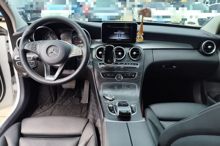 Used Mercedes-Benz C-Class 2018 C 180 L Fashion Edition Sport Version Center Console
