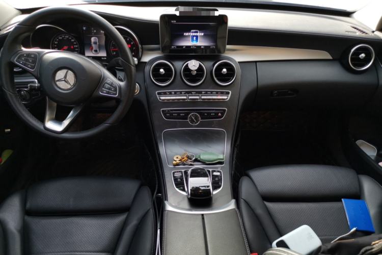 Used Mercedes-Benz C-Class 2018 C 180 L Fashion Edition Sport Version Center Console