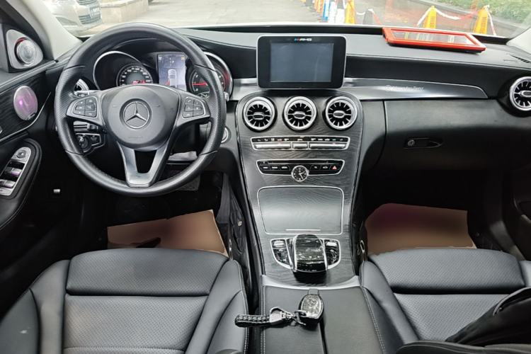 Used Mercedes-Benz C-Class 2018 C 180 L Fashion Edition Sport Version Center Console