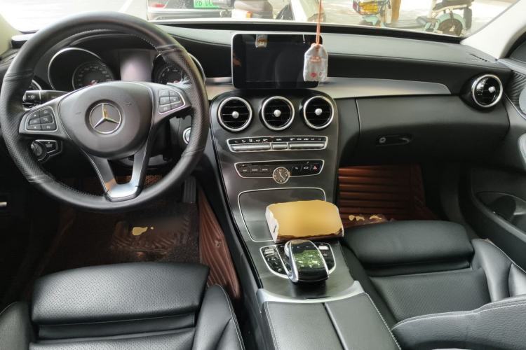 Used Mercedes-Benz C-Class 2018 C 200 L Sport Edition Center Console