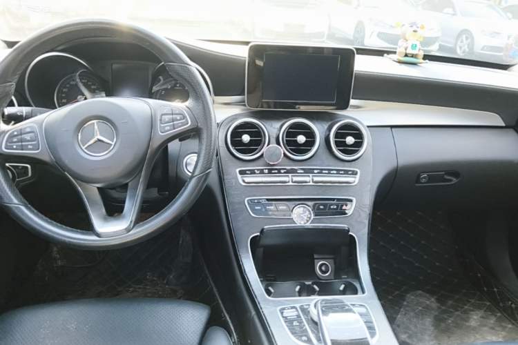 Used Mercedes-Benz C-Class 2018 C 200 L Sport Edition Center Console