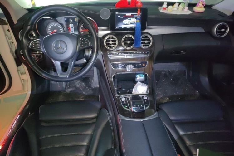 Used Mercedes-Benz C-Class 2018 C 200 L Center Console