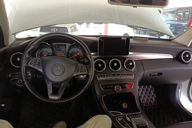 Used Mercedes-Benz C-Class 2018 C 200 L Sport Edition Center Console