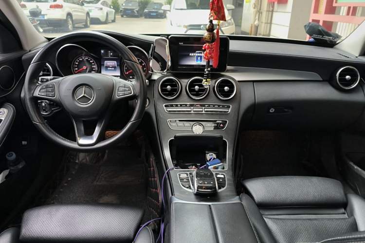 Used Mercedes-Benz C-Class 2018 C 200 L Center Console