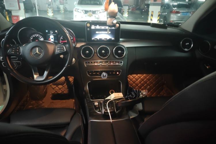 Used Mercedes-Benz C-Class 2018 C 200 L Center Console