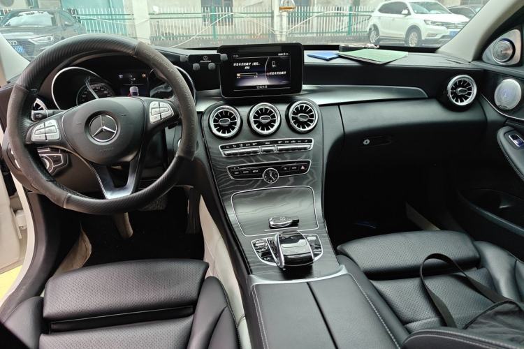 Used Mercedes-Benz C-Class 2018 C 180 L Dynamic Sports Edition Center Console