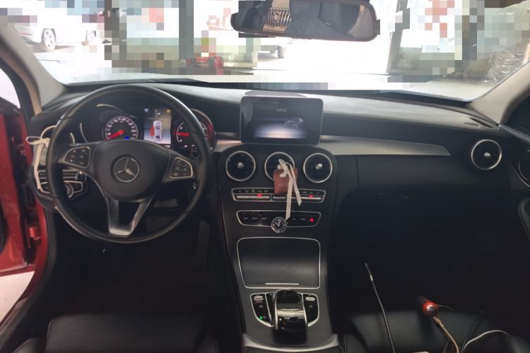 Used Mercedes-Benz C-Class 2018 C 180 L Fashion Edition Sport Version Center Console