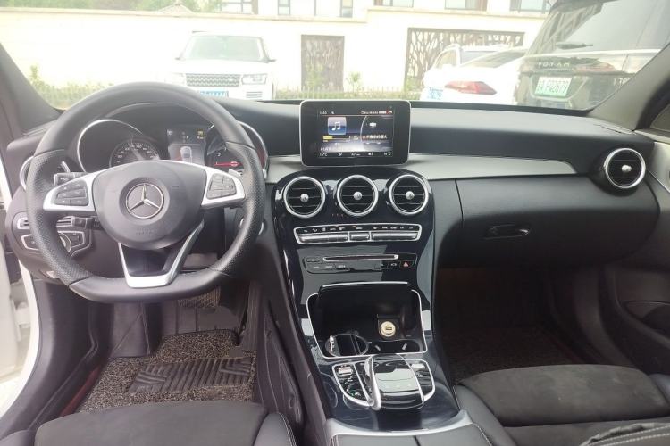 Used Mercedes-Benz C-Class 2018 C 200 Sport Edition Center Console