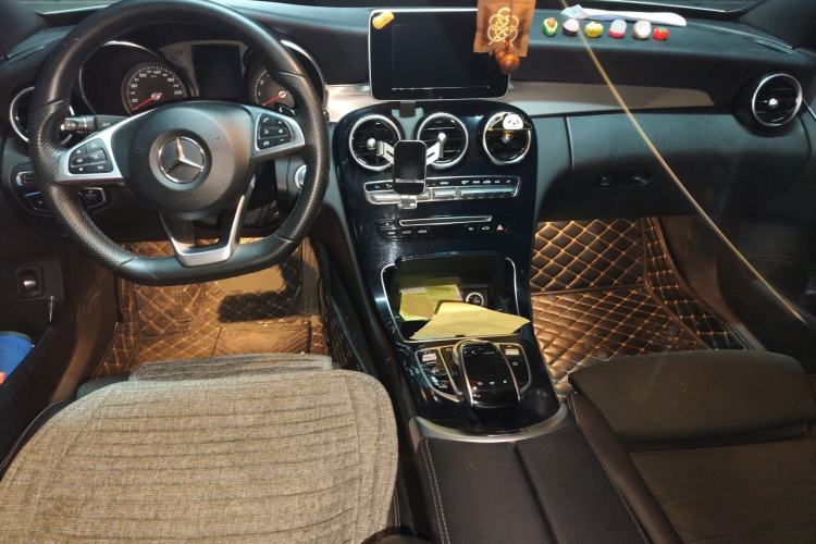 Used Mercedes-Benz C-Class 2018 C 200 Sport Edition Center Console
