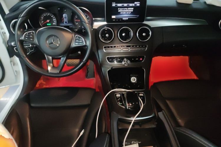 Used Mercedes-Benz C-Class 2018 C 180 L Fashion Edition Sport Version Center Console