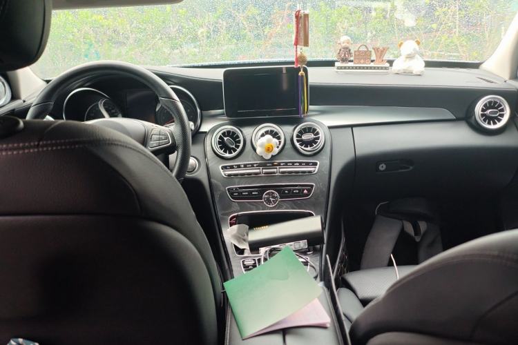 Used Mercedes-Benz C-Class 2018 C 180 L Fashion Edition Sport Version Center Console