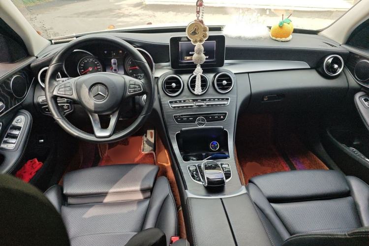 Used Mercedes-Benz C-Class 2018 C 180 L Fashion Edition Sport Version Center Console