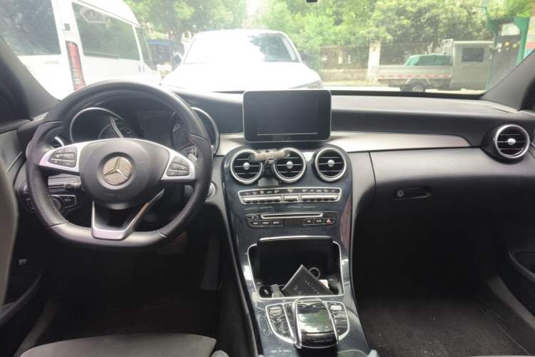Used Mercedes-Benz C-Class 2018 C 200 Sport Edition Center Console